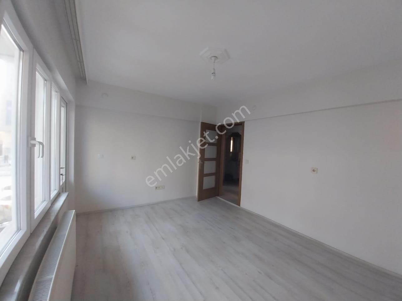 Şok Şok Topraklıkta 172 Metrekare 3+1 İçi Komple Yenilenmiş Satılık Daire - Görsel 2