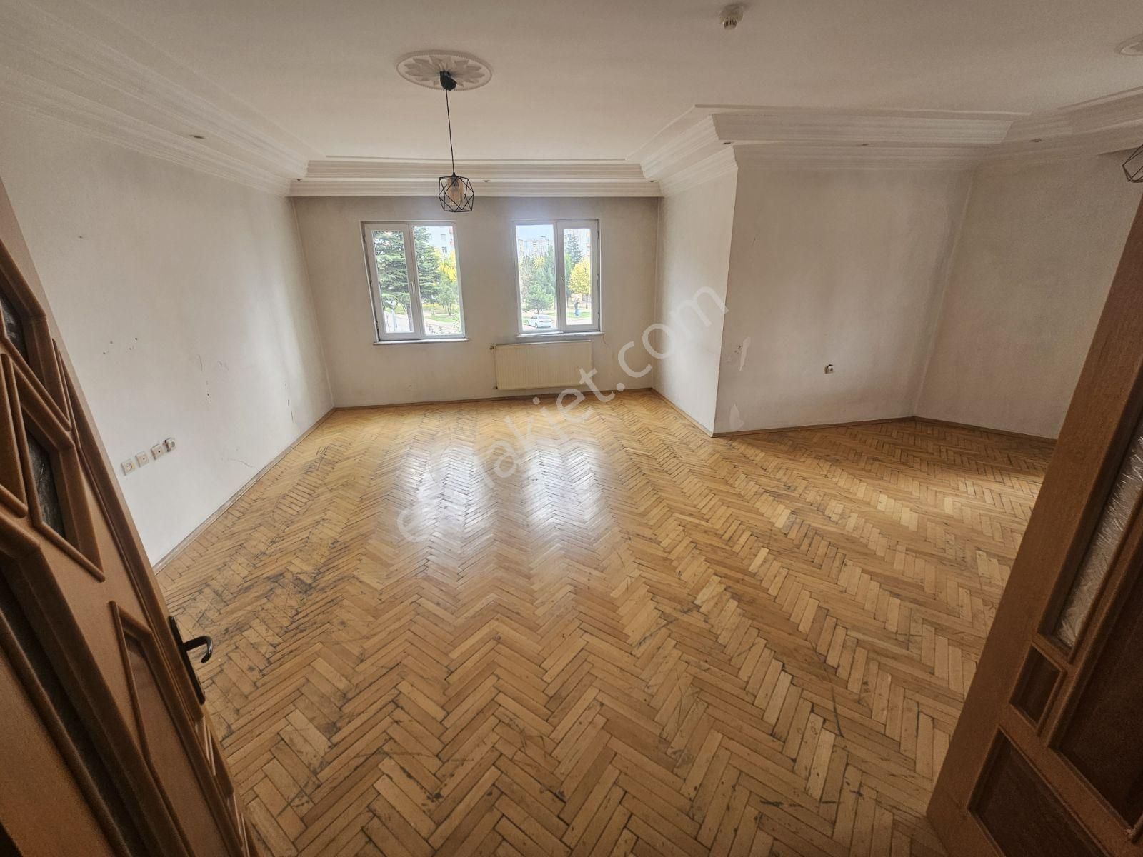 Tramvay Durağına Yürüyüş Mesafesinde Geniş 4+1 Kiralık Daire! - Görsel 11