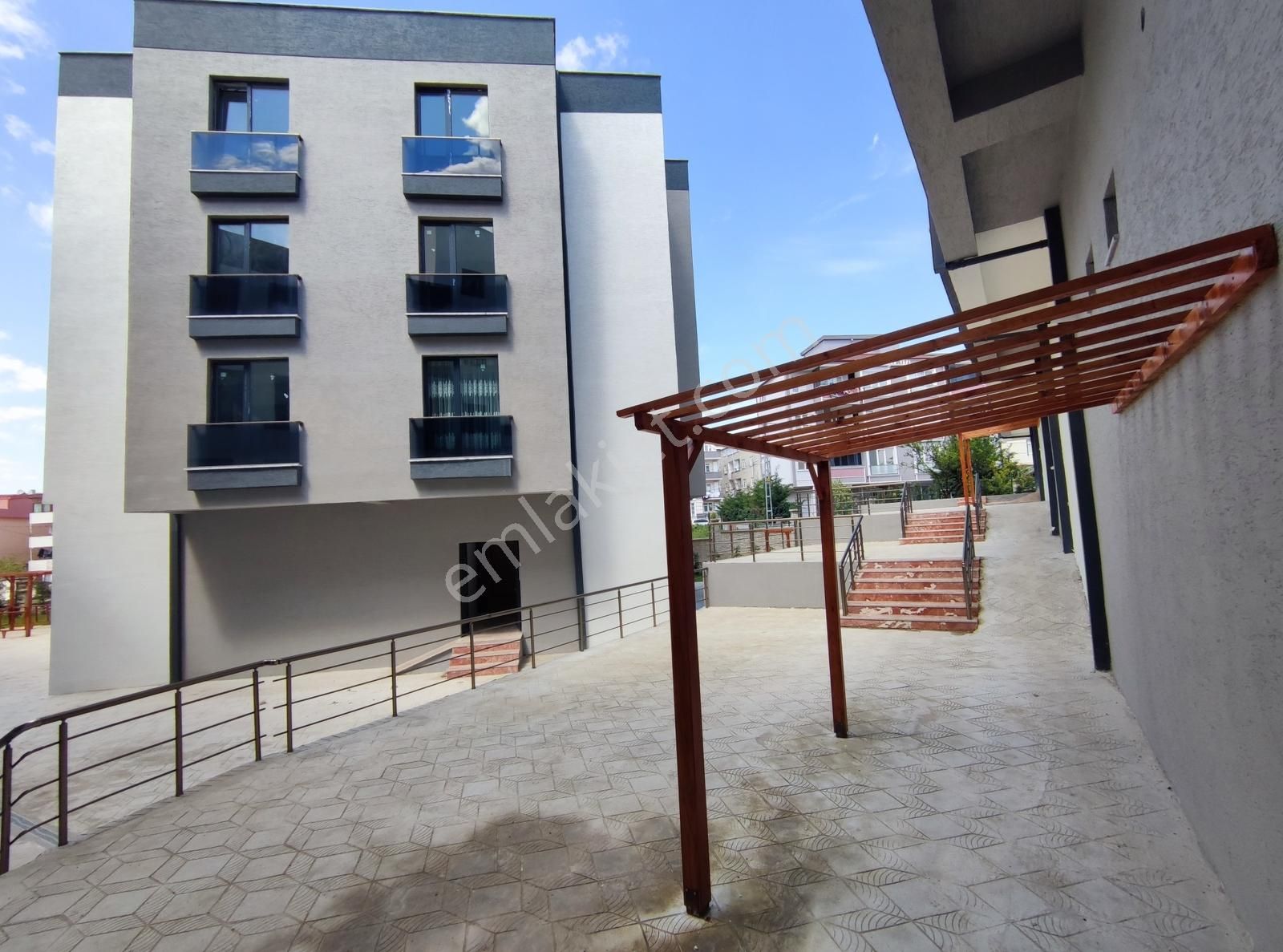 Silivri Merkezi Konumda Boş Ara Kat 3+1 - Görsel 16