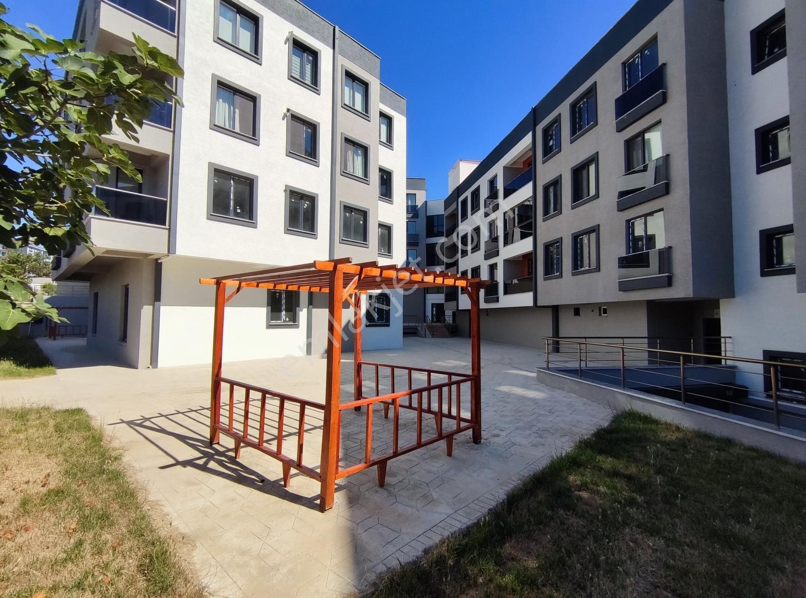 Silivri Merkezi Konumda Boş Ara Kat 3+1 - Görsel 34