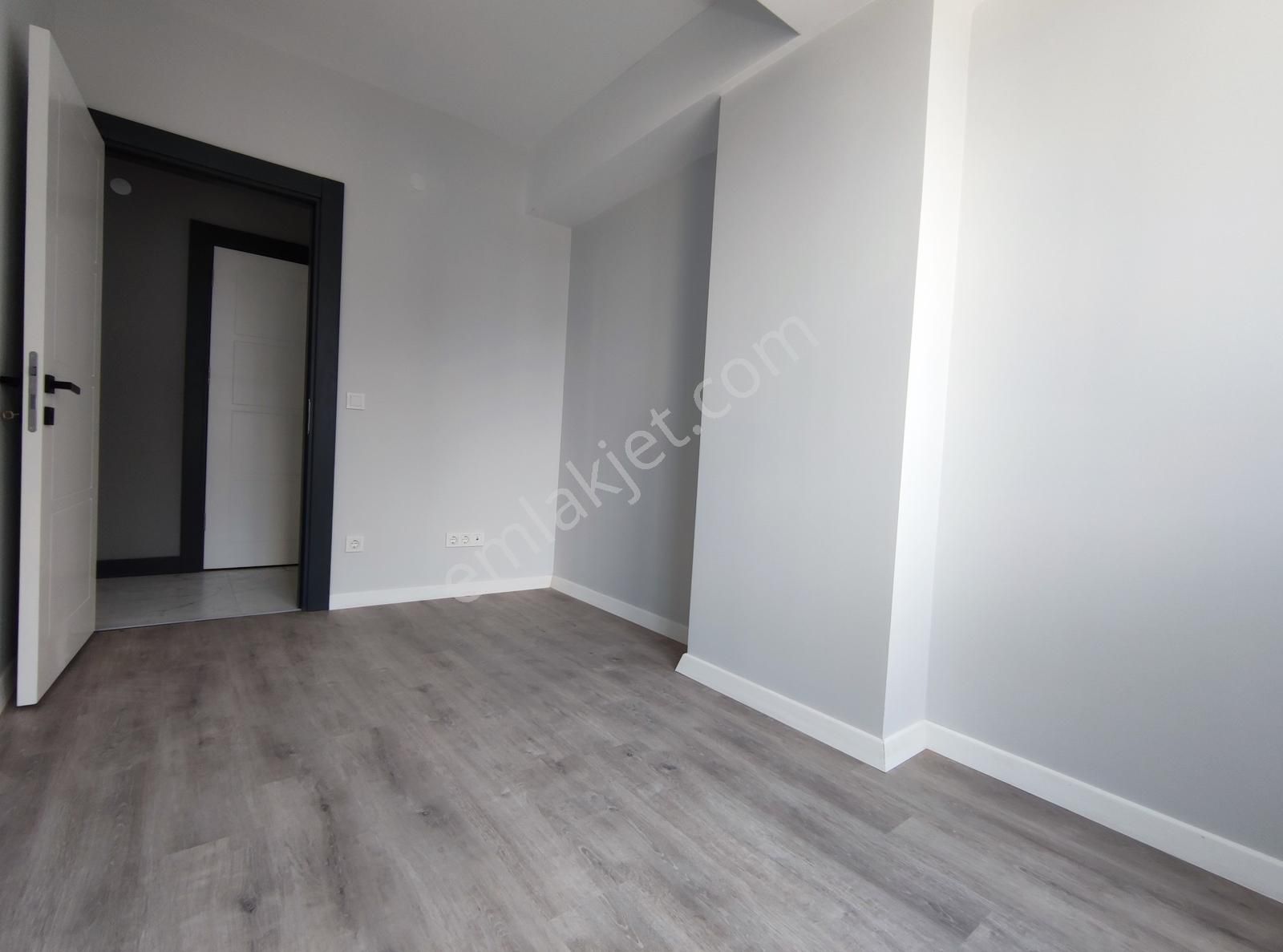 Silivri Merkezi Konumda Boş Ara Kat 3+1 - Görsel 14