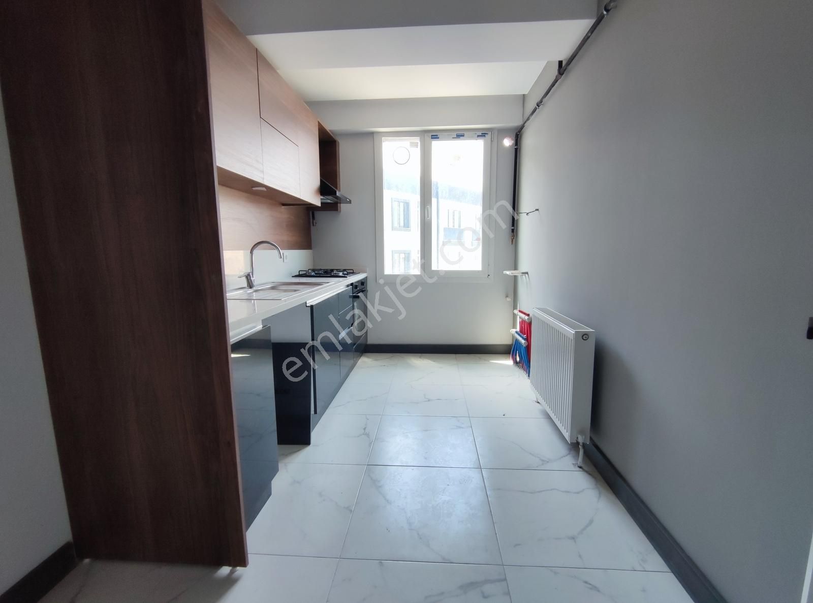 Silivri Merkezi Konumda Boş Ara Kat 3+1 - Görsel 9