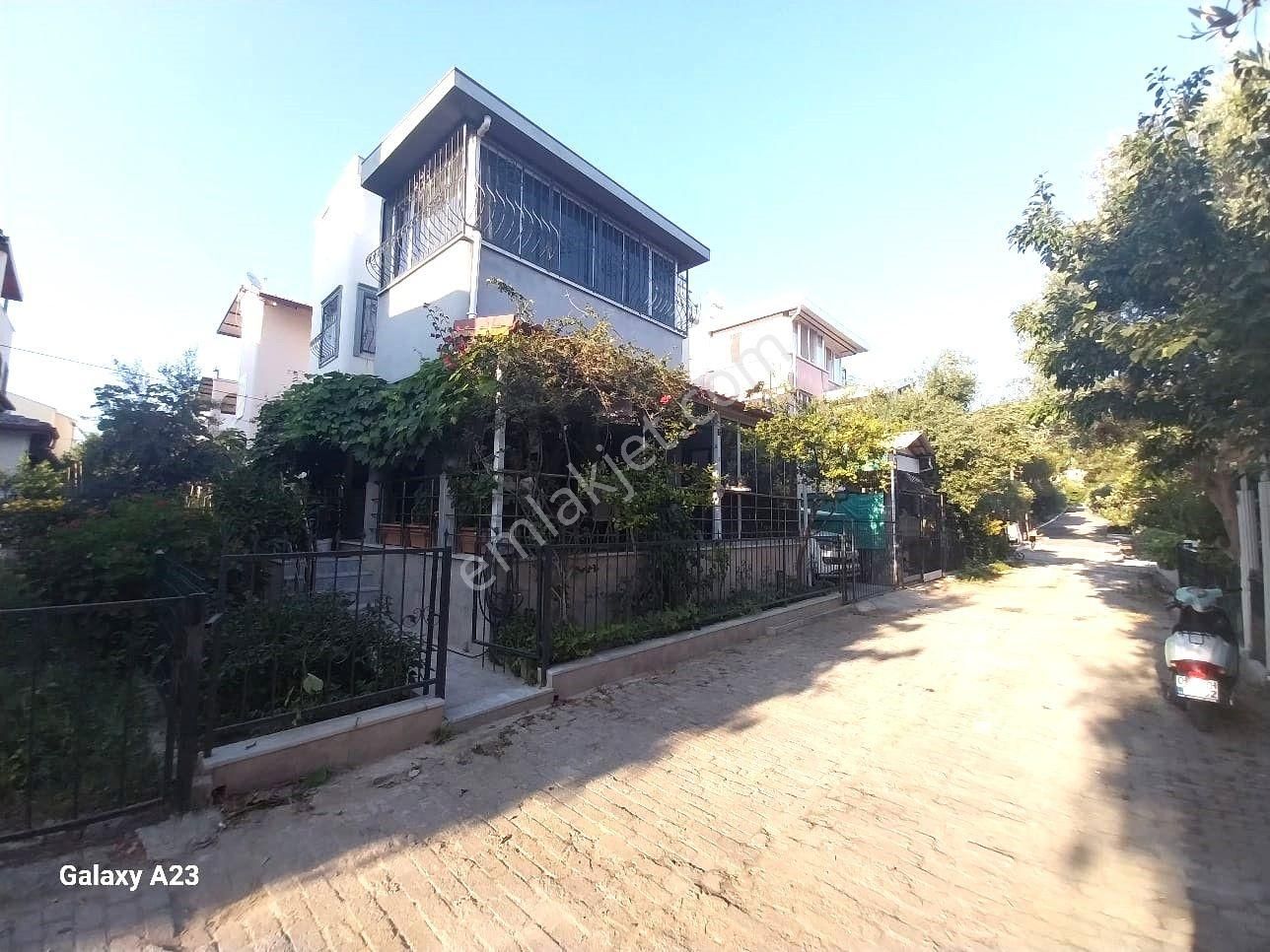 Kuşadası Sahilde,oto Garajlı 4+1 Satılık Müstakil Villa - Görsel 2