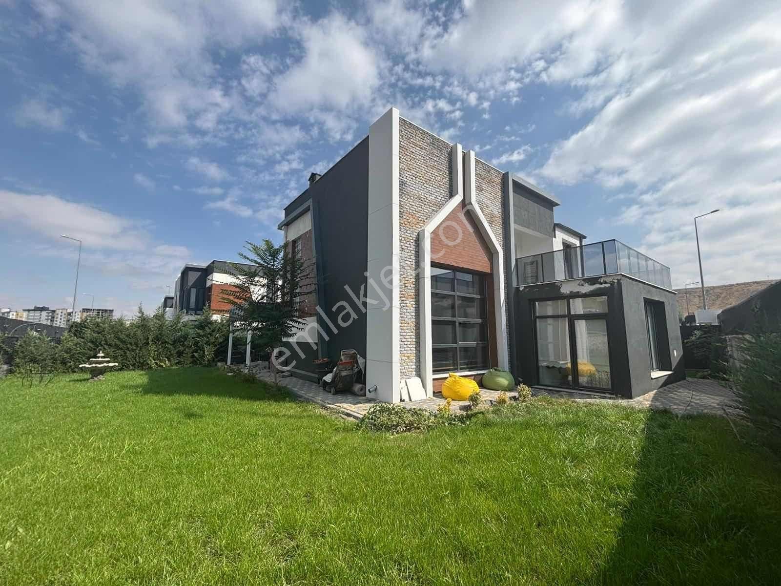 Altınoluk'ta Satılık Villa - Görsel 25