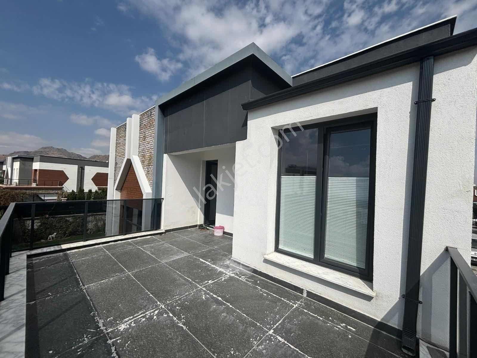 Altınoluk'ta Satılık Villa - Görsel 20