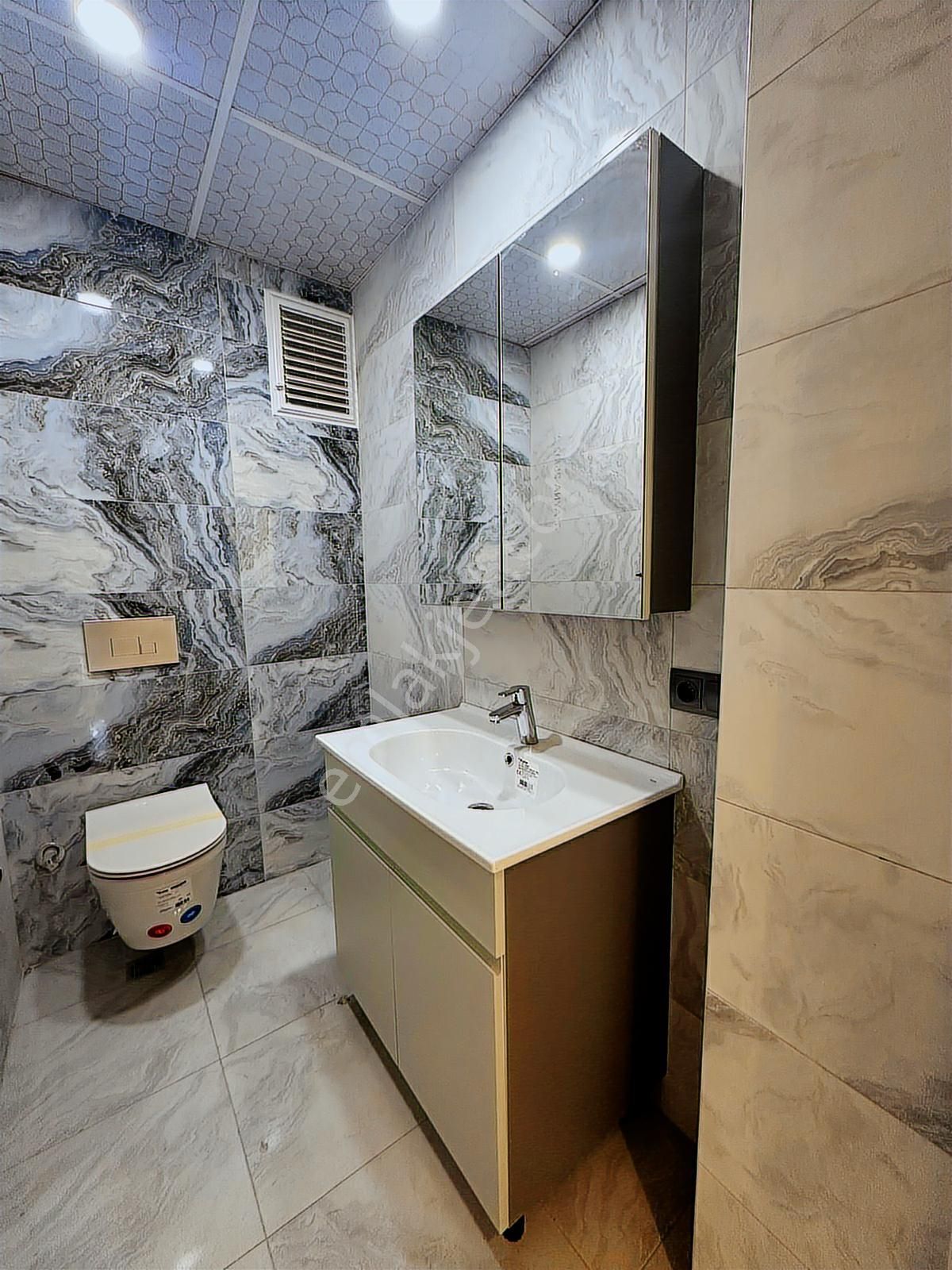 Demirler'den Adalet'te Merkezi Konumda E.banyolu Geniş 3+1 Daire - Görsel 23