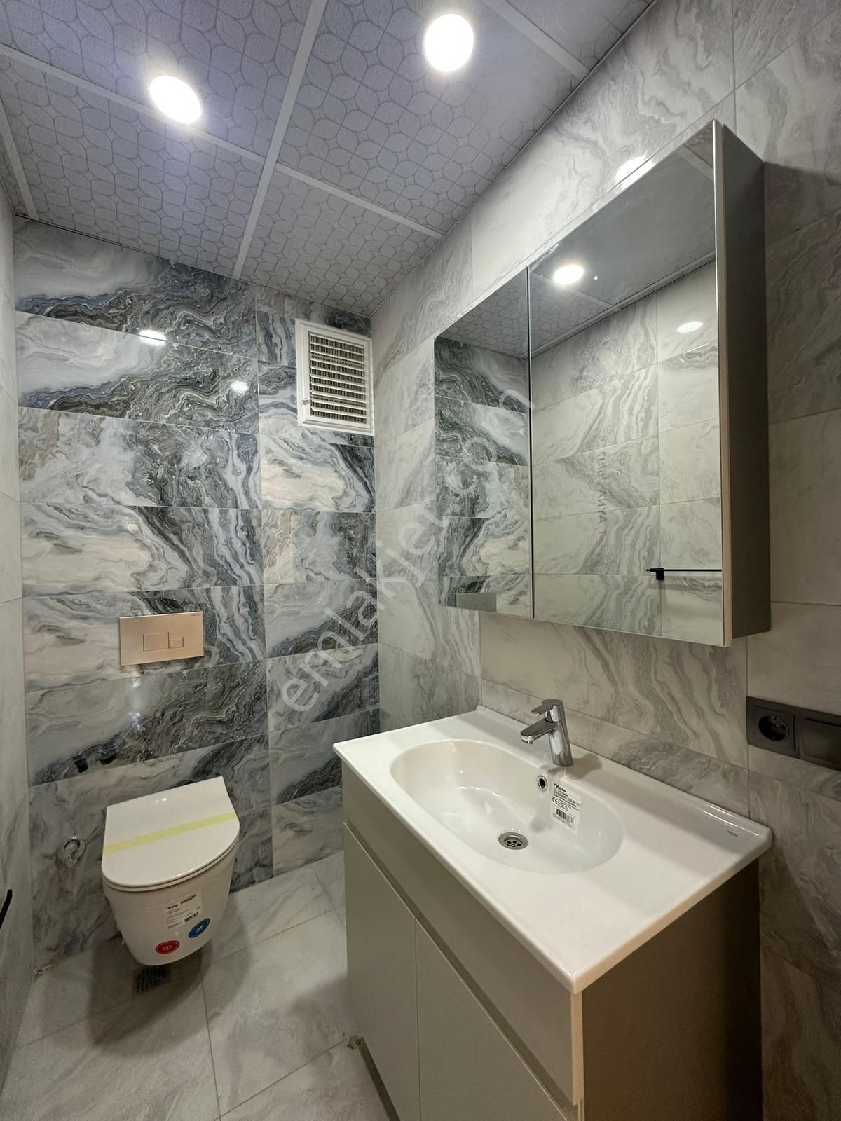 Demirler'den Adalet'te Merkezi Konumda E.banyolu Geniş 3+1 Daire - Görsel 7