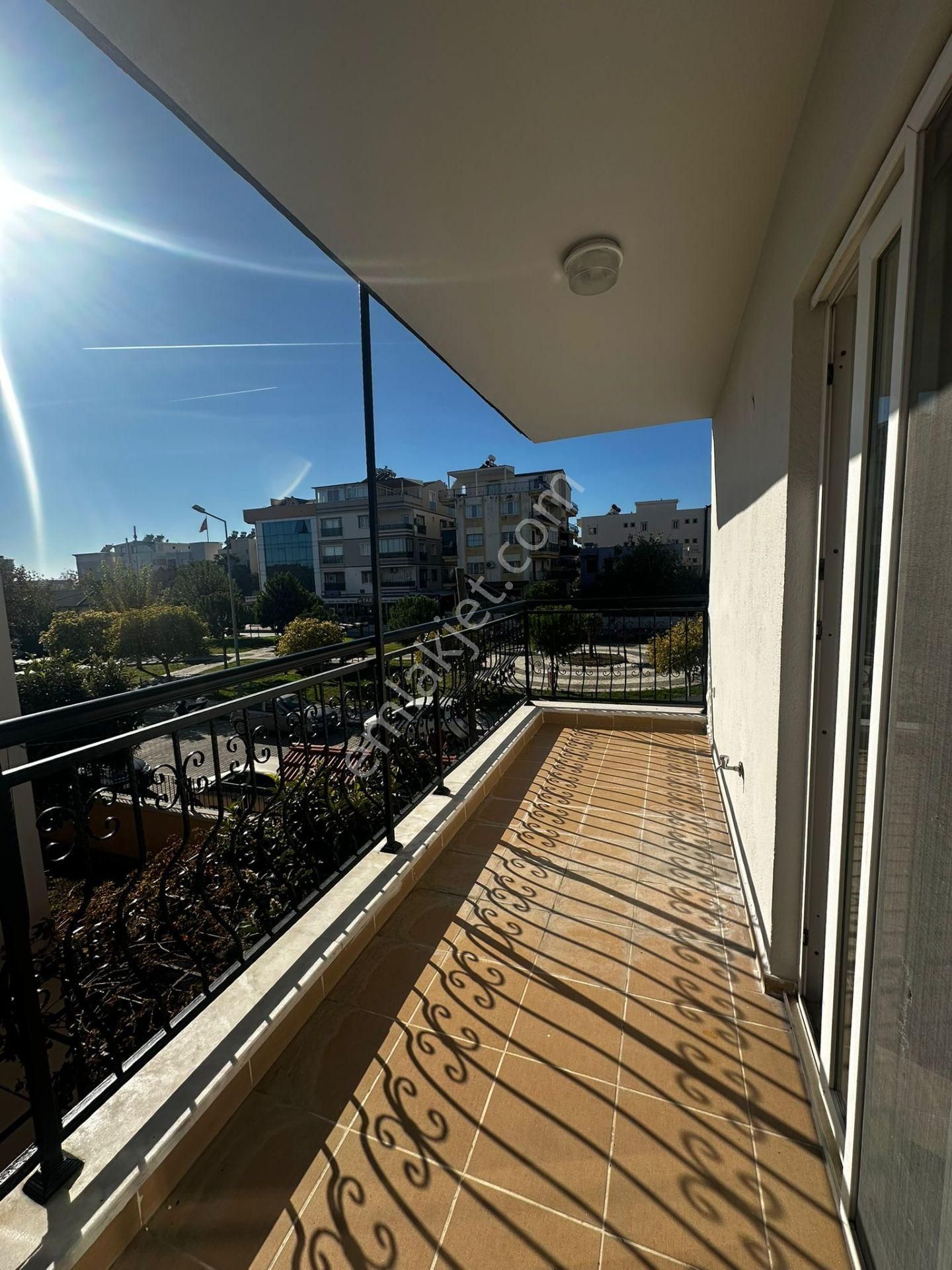 Didim'in Tam Merkezi'nde Heryere Yakın Ultra Geniş 3+1 Ayrı Mutfak Daire - Görsel 9