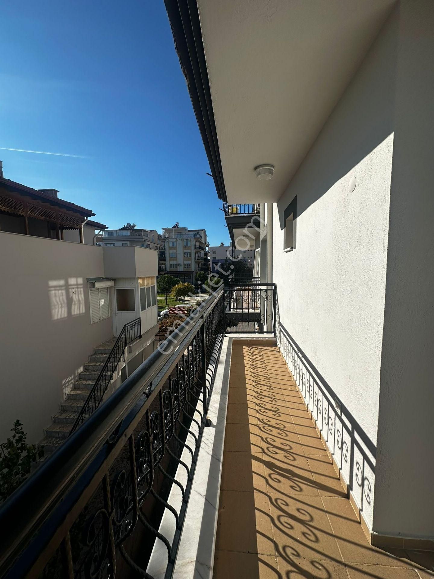 Didim'in Tam Merkezi'nde Heryere Yakın Ultra Geniş 3+1 Ayrı Mutfak Daire - Görsel 10