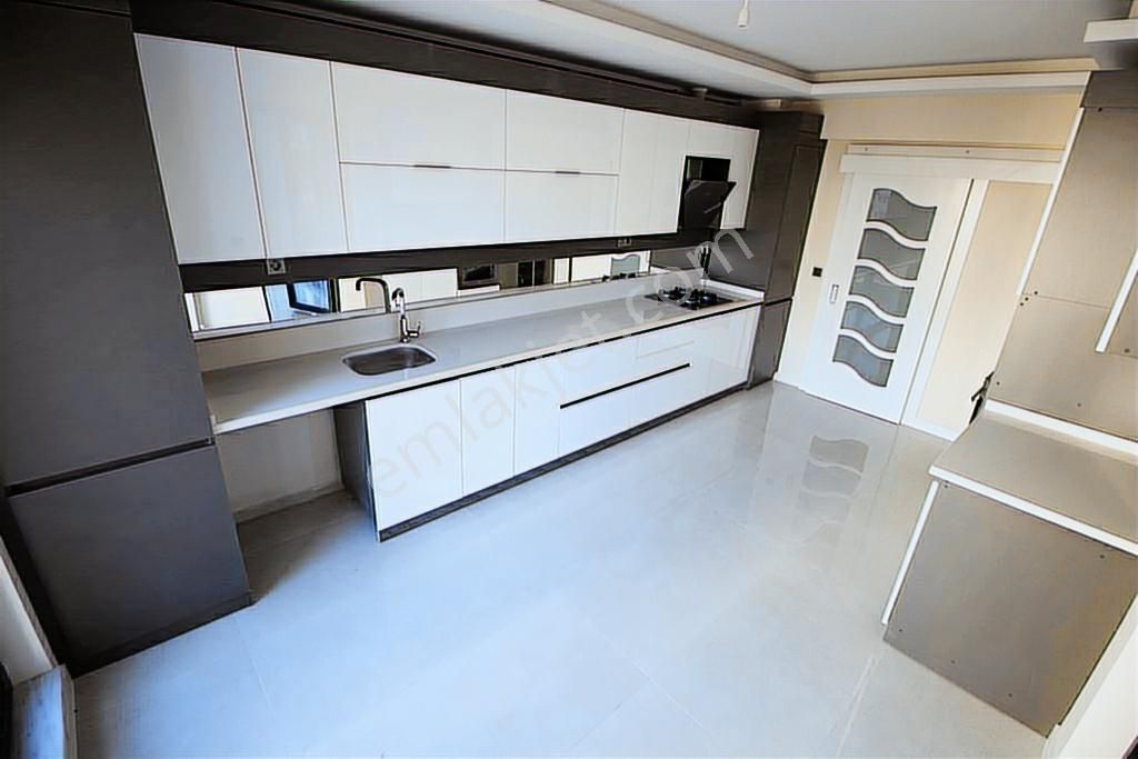 Teamwork'ten Bağlıca Merkezde Ara Kat Sıfır 4+1 Daire