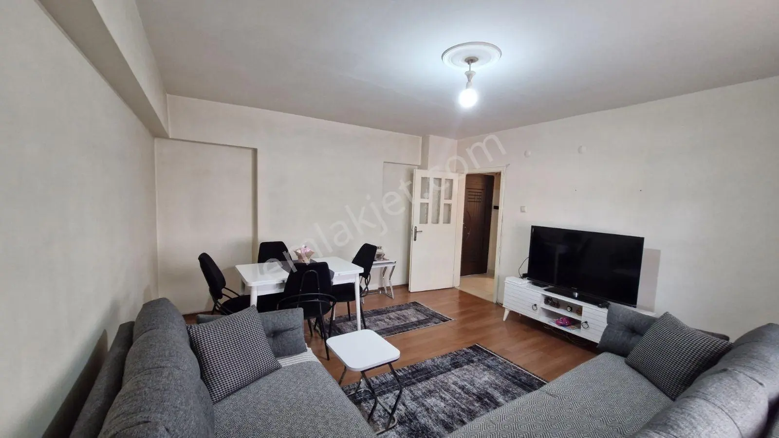 Etimesgut Atakent Mah. 1'ci Katta 90m2 Net 2+1 Satılık Daire