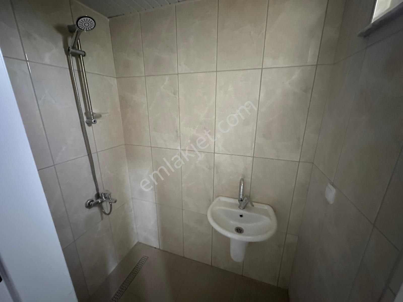 Kökce'den 2+1 Ebeveyn Banyolu Alaturkalı Ayrı Mutfaklı 95 M2 - Görsel 3