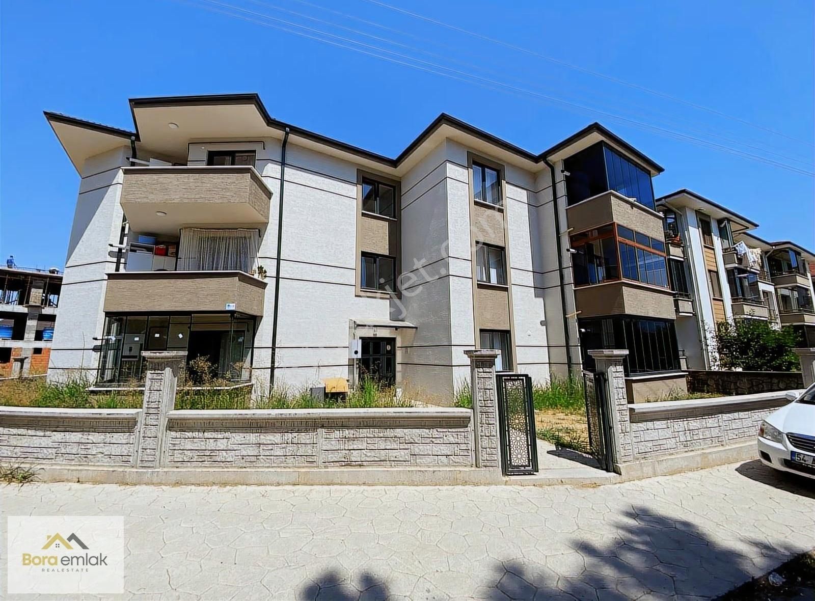 Bora Emlak'dan Y.emre Mahallesin'de Kiracılı Satılık 2+0 Daire - Görsel 5