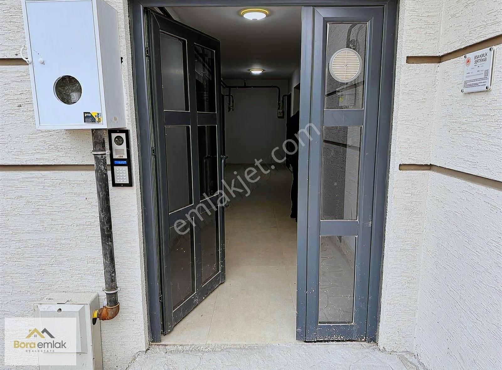 Bora Emlak'dan Y.emre Mahallesin'de Kiracılı Satılık 2+0 Daire - Görsel 10