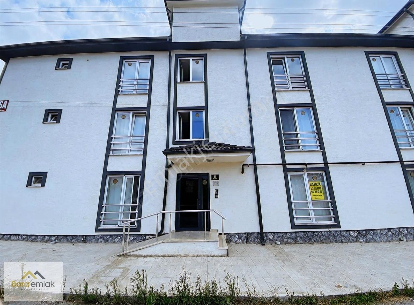 Bora Emlak'dan İnönü Mahallesinde Eşyalı Satılık 1+1 Daire