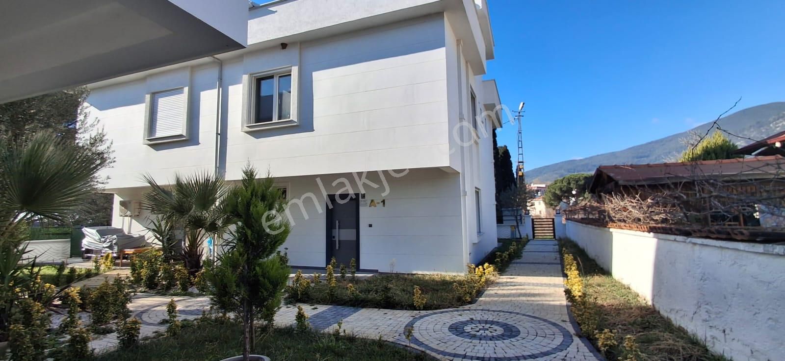 Durmuşoğlu Gayrimenkul'den Güre De Doğa İçinde Kazdağları Eteklerinde Satılık Lüks Villa