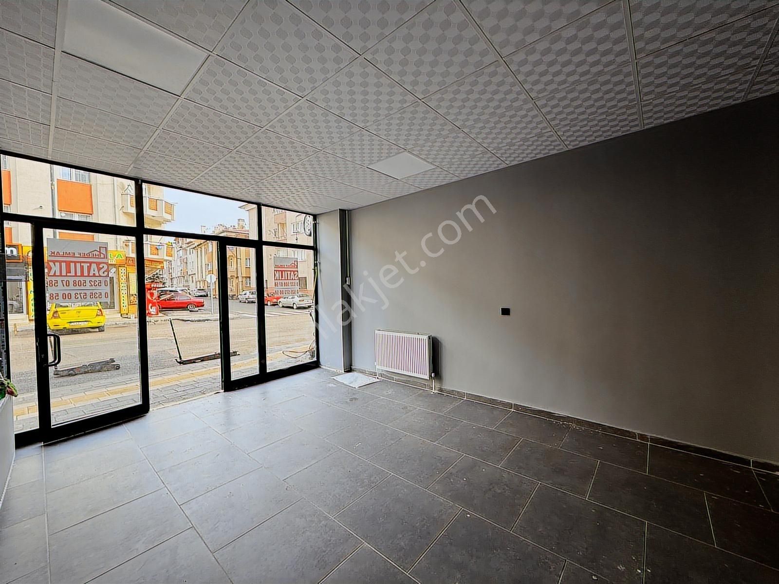 Hedef Emlaktan Akdeğirmende Cadde Üzeri Satılık Dükkan - Görsel 3