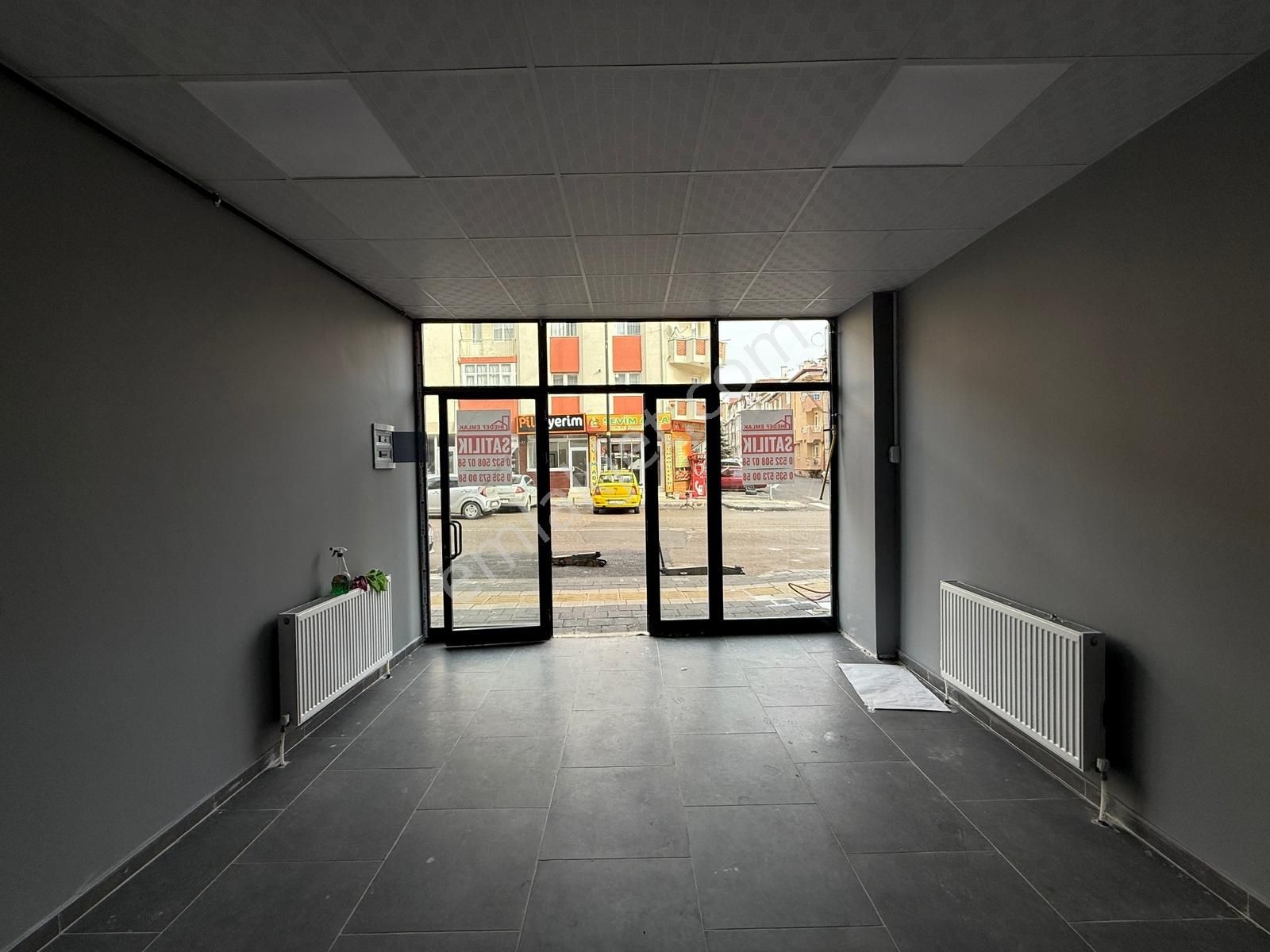Hedef Emlaktan Akdeğirmende Cadde Üzeri Satılık Dükkan - Görsel 4
