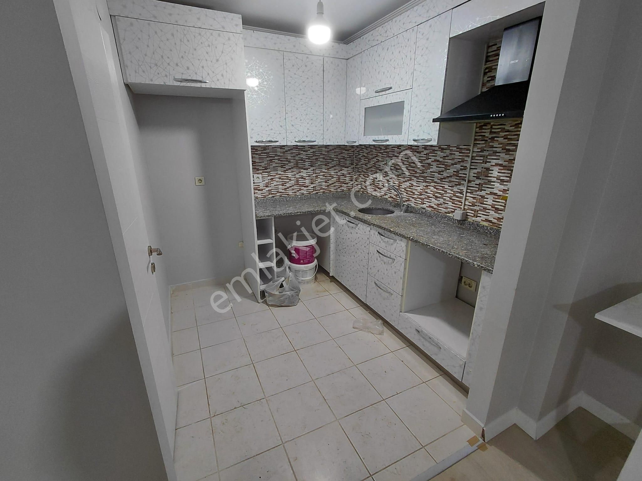 Metro Yakınında - Karanlık Odasız - Arakat - Görsel 4