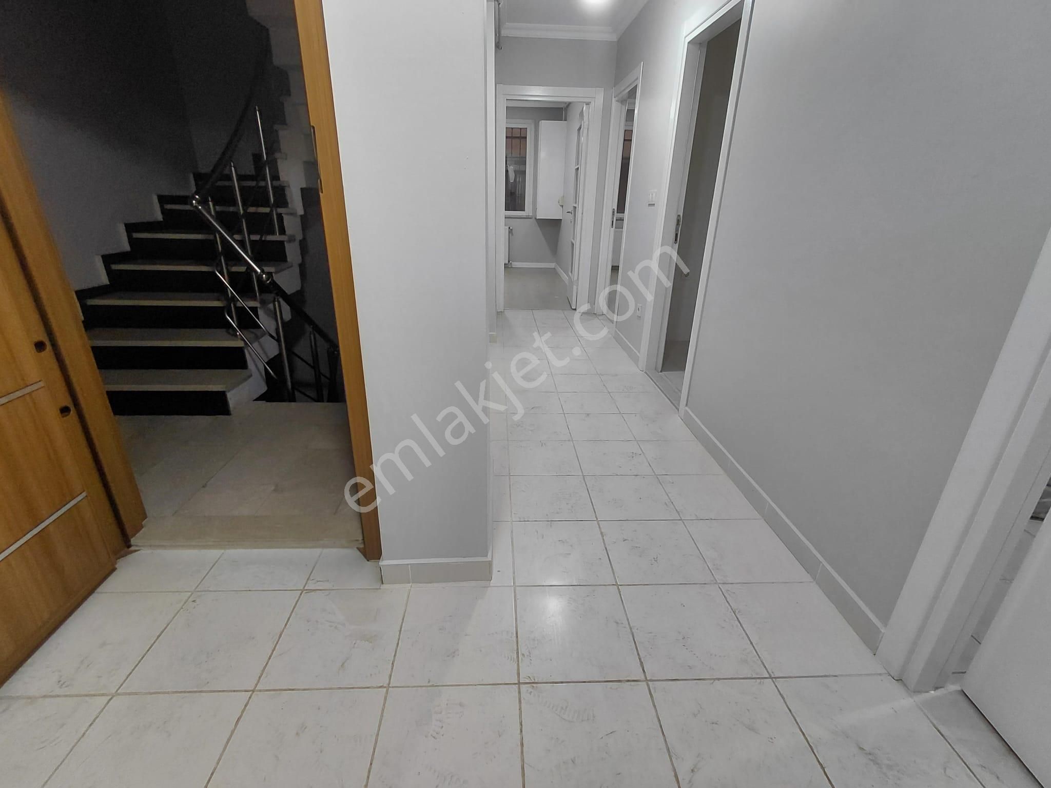 Metro Yakınında - Karanlık Odasız - Arakat - Görsel 7