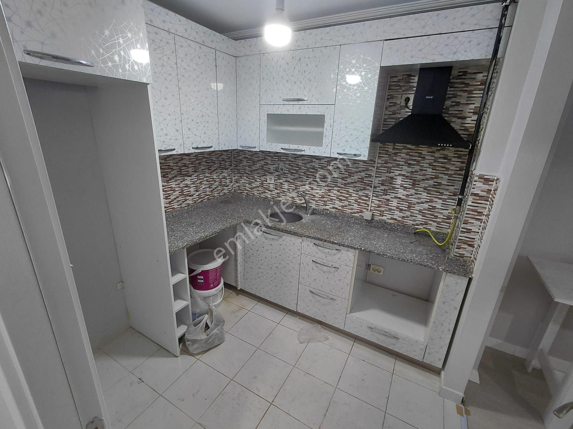 Metro Yakınında - Karanlık Odasız - Arakat - Görsel 3