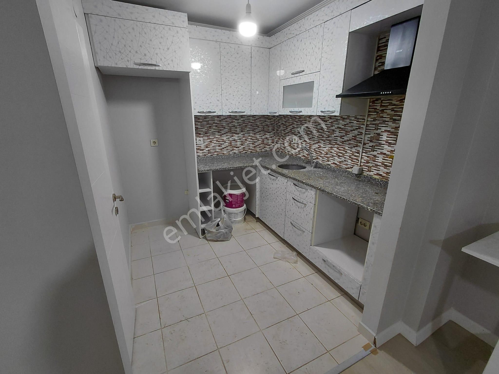 Metro Yakınında - Karanlık Odasız - Arakat - Görsel 2