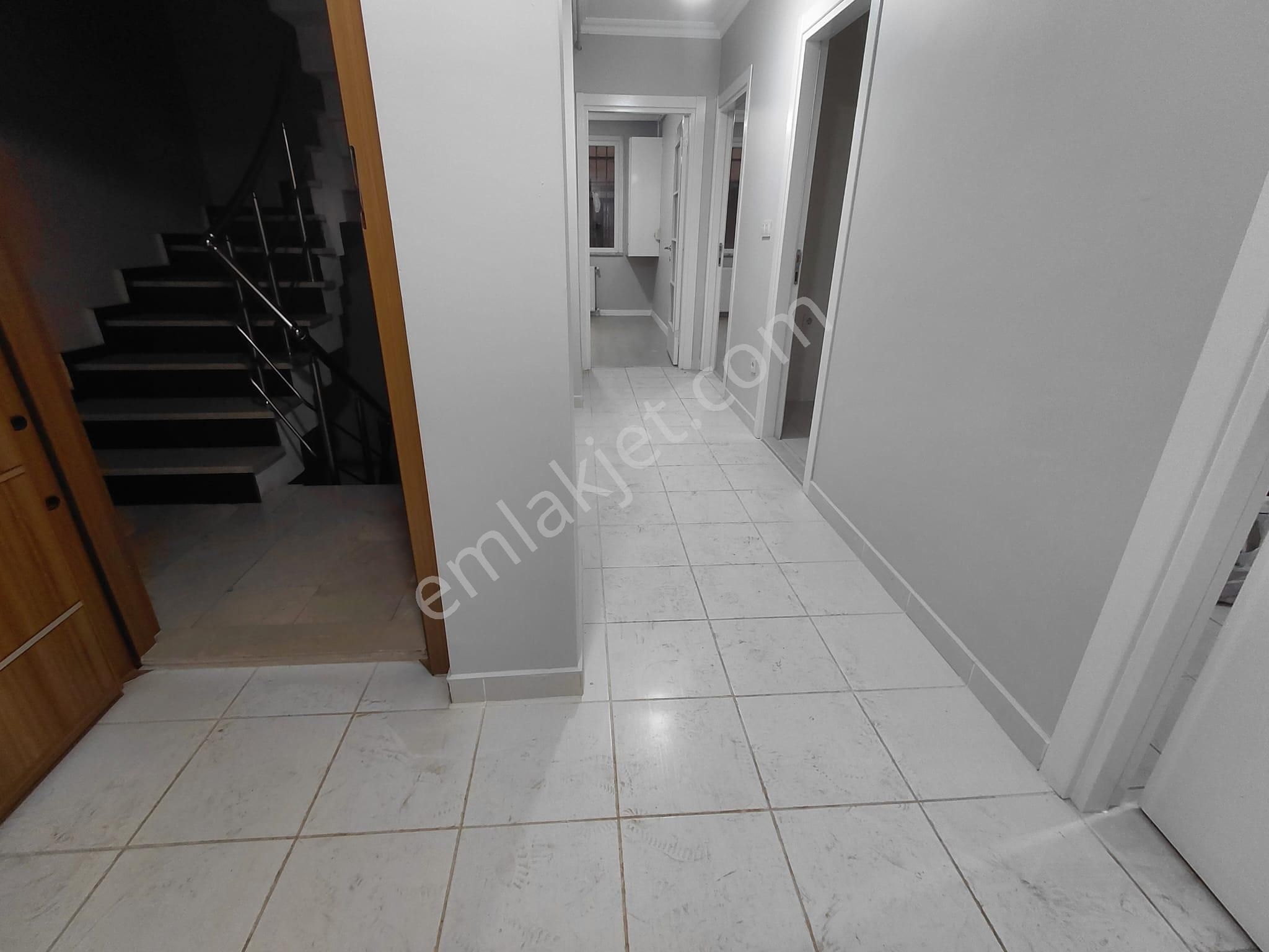 Metro Yakınında - Karanlık Odasız - Arakat - Görsel 8