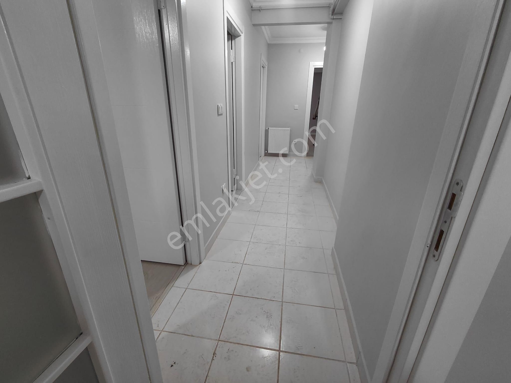 Metro Yakınında - Karanlık Odasız - Arakat - Görsel 10