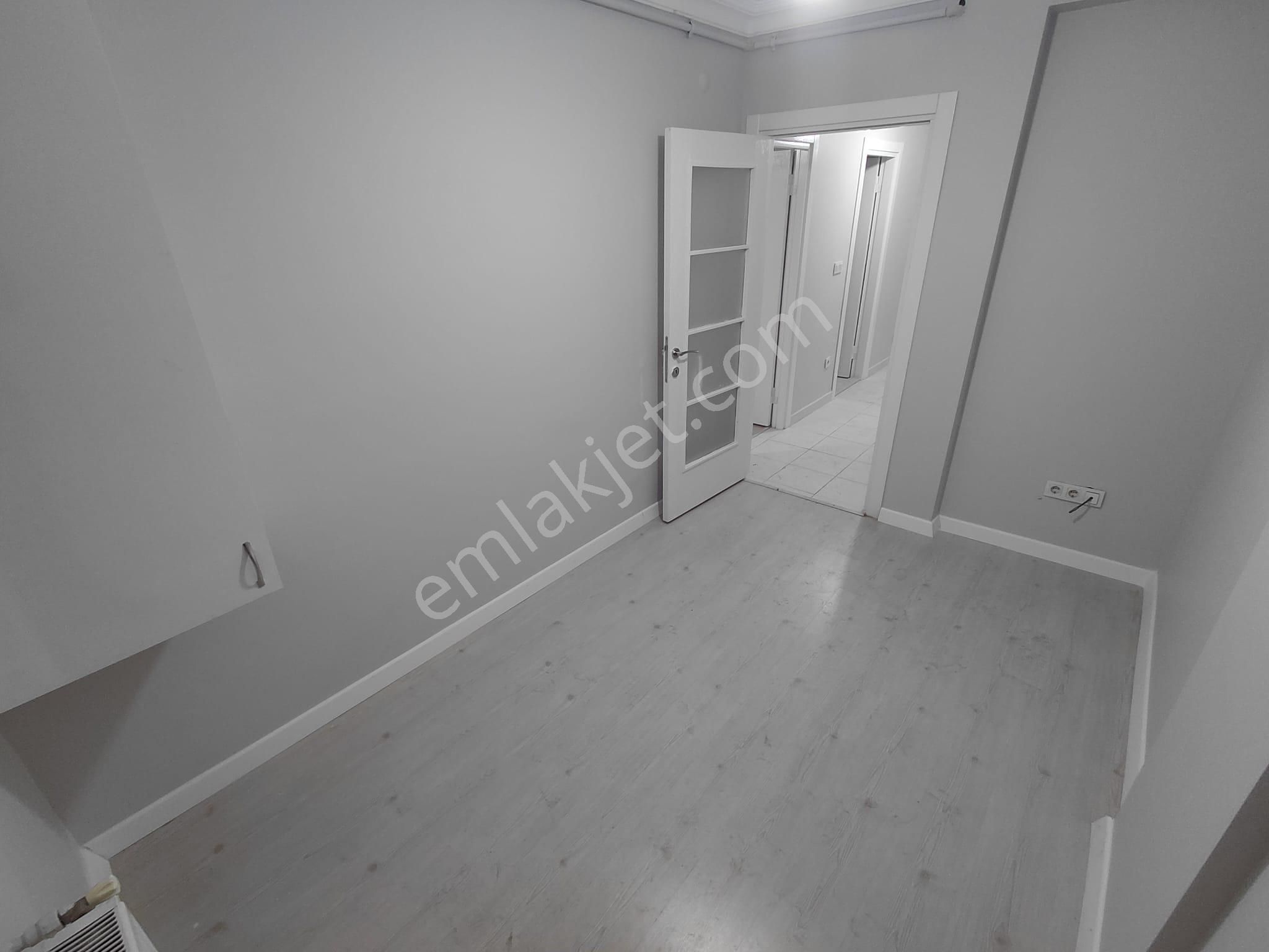 Metro Yakınında - Karanlık Odasız - Arakat - Görsel 12