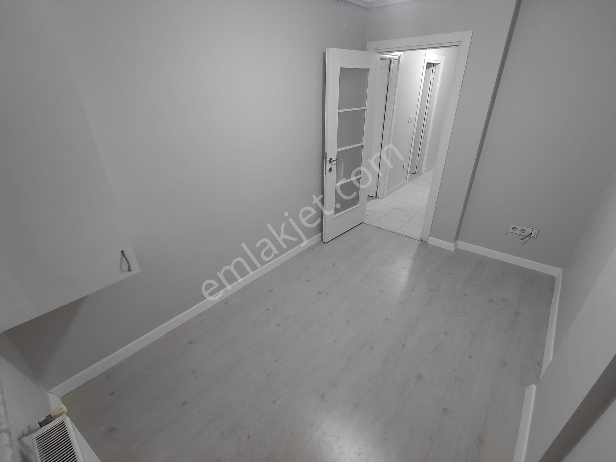 Metro Yakınında - Karanlık Odasız - Arakat - Görsel 11