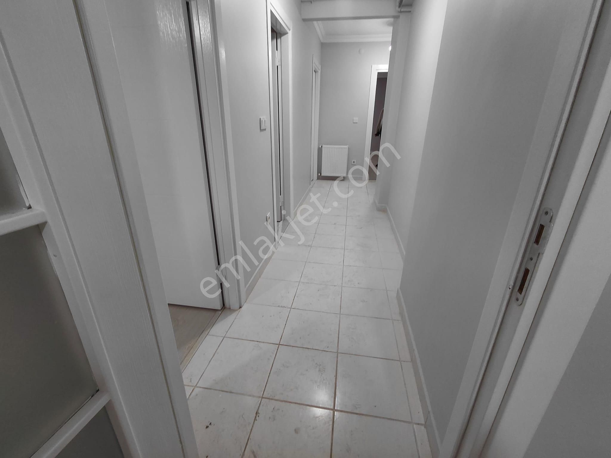 Metro Yakınında - Karanlık Odasız - Arakat - Görsel 9