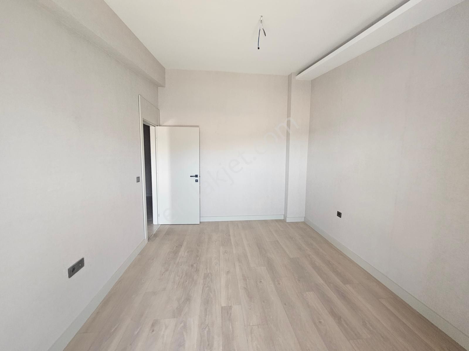 Şimşek Emlak'tan Dikmen Mimar Cd. Yeni Bina 110 M2 3+1 Dubleks - Görsel 3