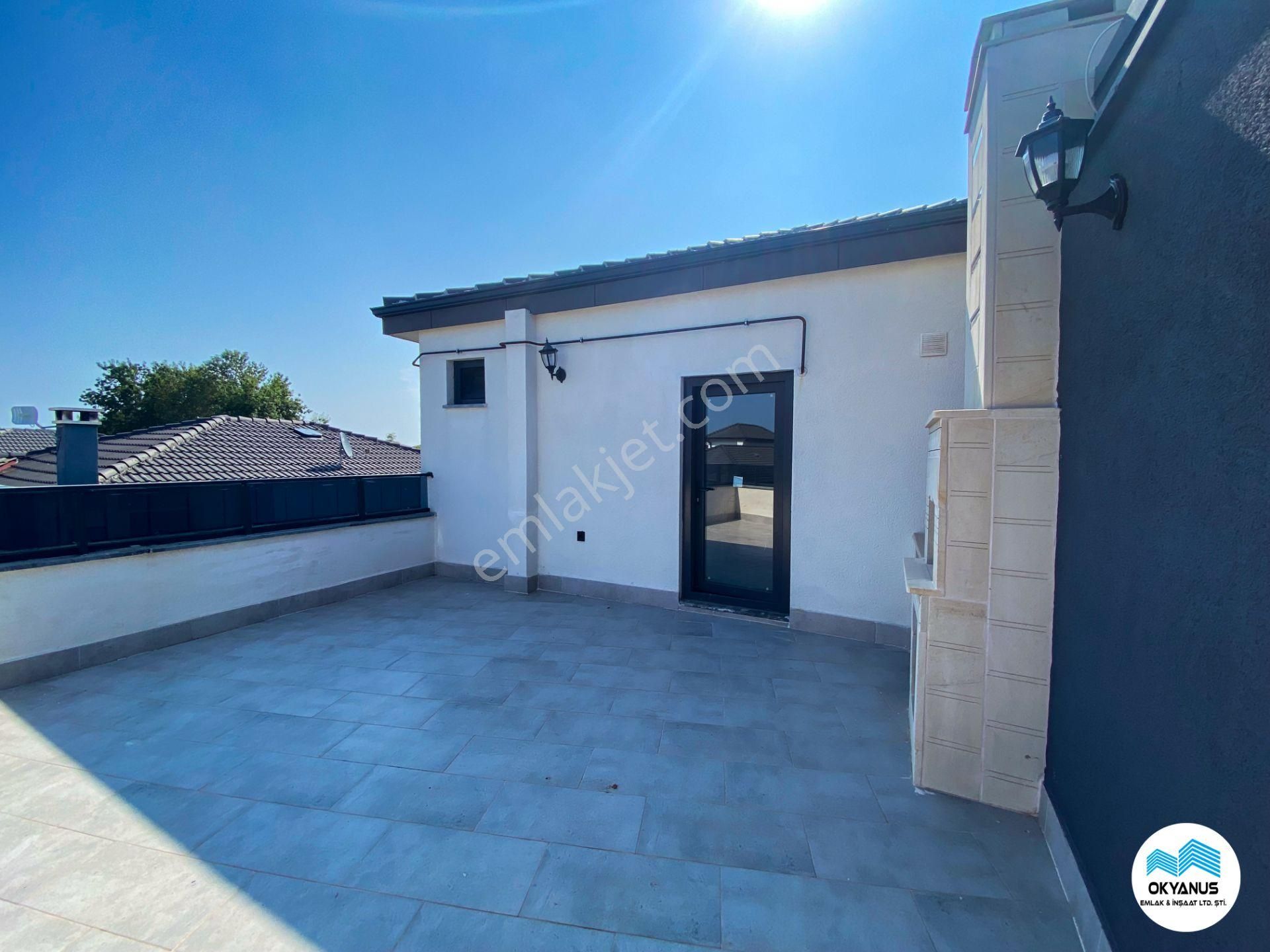 Karasu'da Müstakil Havuzlu Geniş Teraslı Modern Yapılı 3+1 Villa - Görsel 32