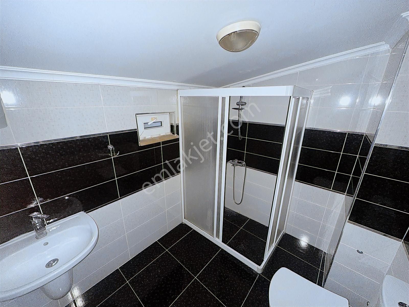 Fethiye Mahallesi Merkezi Konumda Kiralık Geniş Ferah Daire - Görsel 12