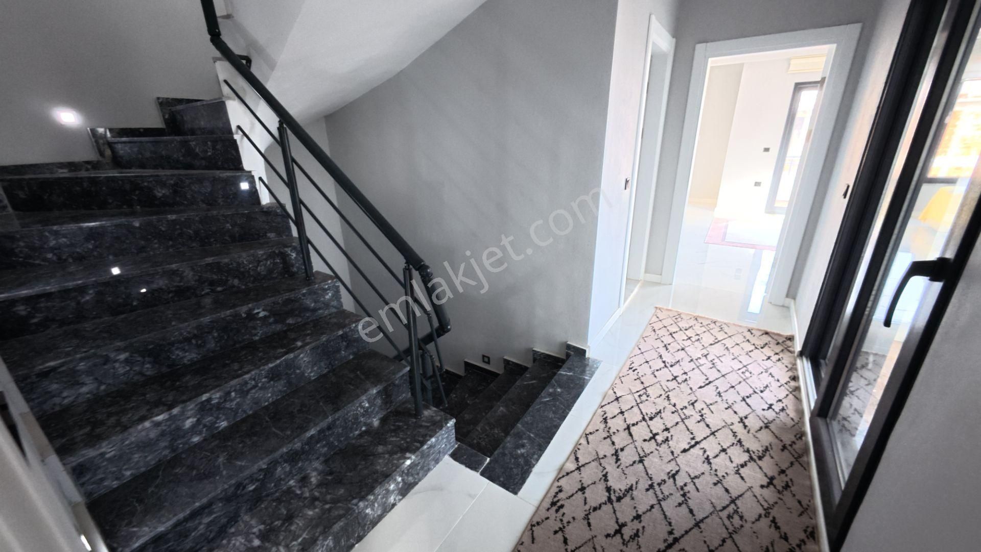 Sakarya Karasu'da Geniş Teraslı Bahçeli 3+1 Dubleks Villa - Görsel 17