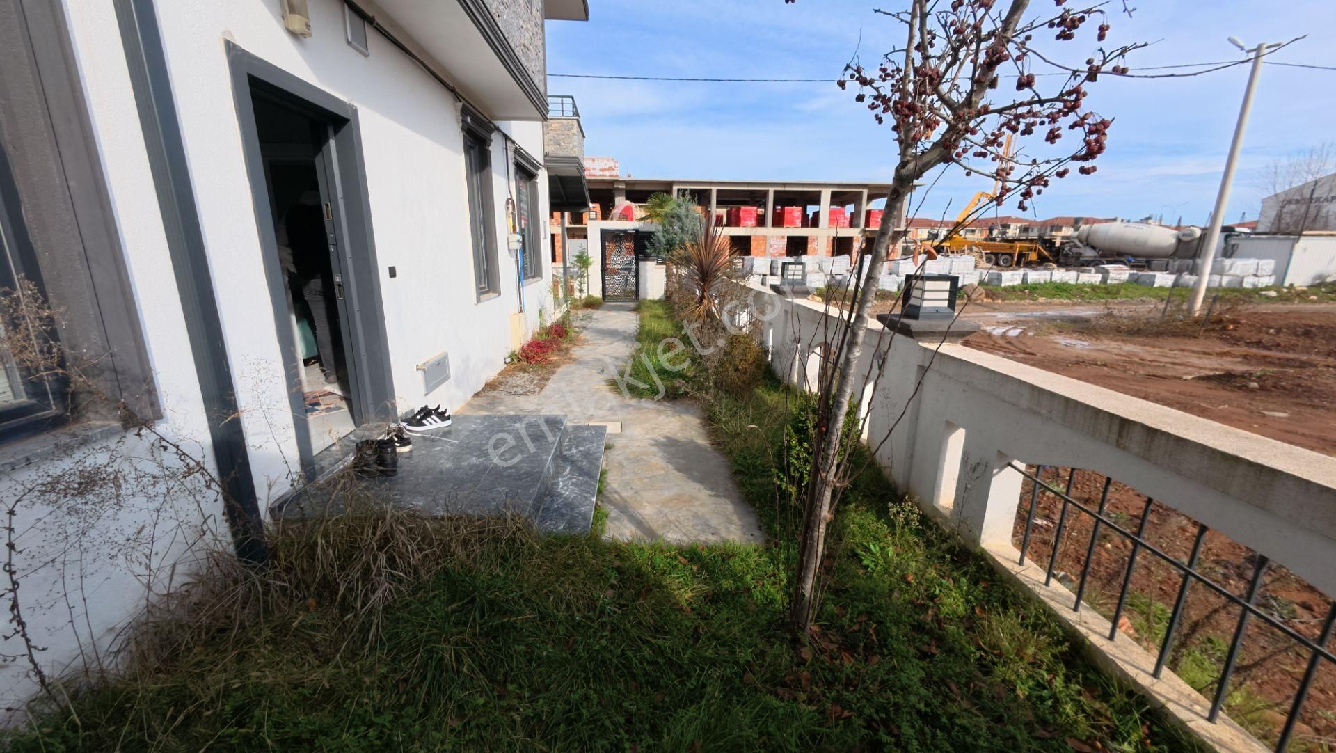 Sakarya Karasu'da Geniş Teraslı Bahçeli 3+1 Dubleks Villa - Görsel 5