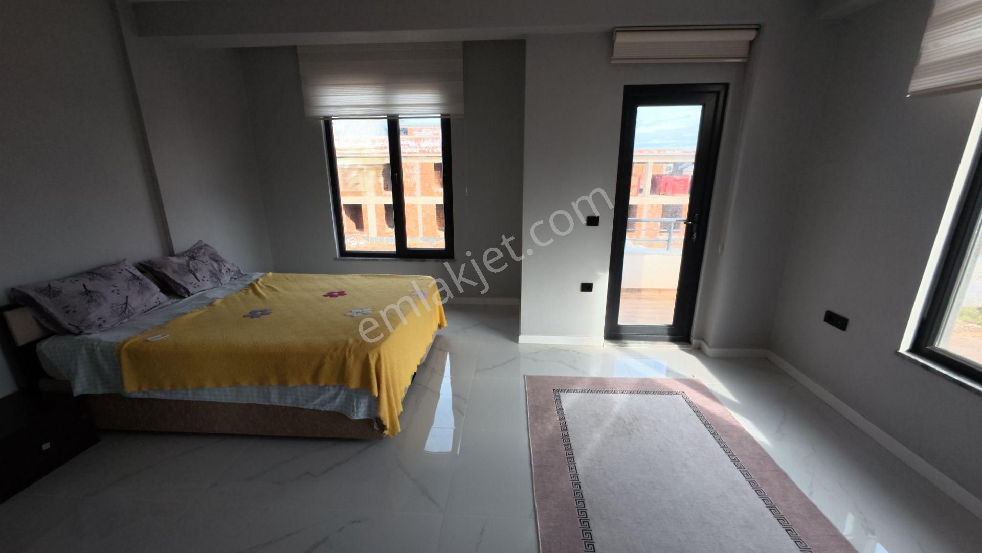 Sakarya Karasu'da Geniş Teraslı Bahçeli 3+1 Dubleks Villa - Görsel 18