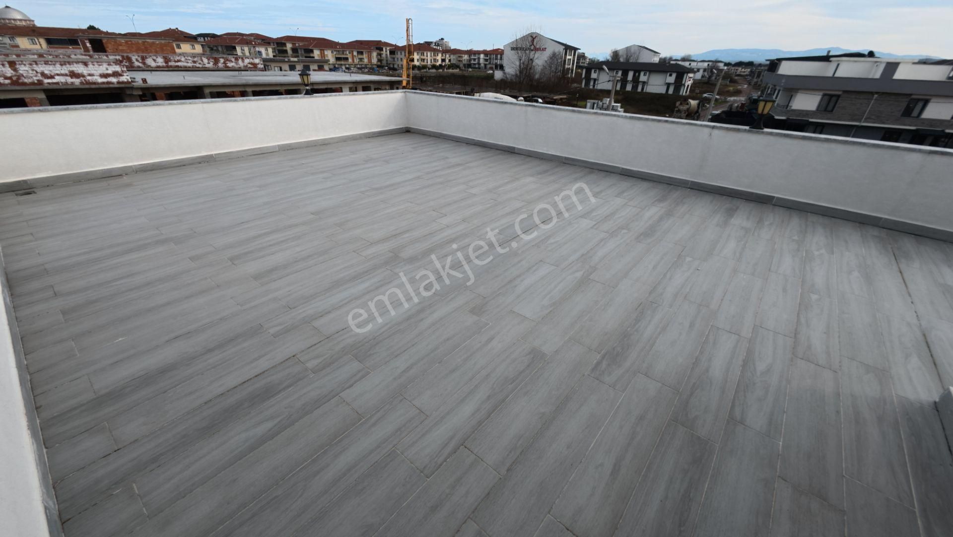 Sakarya Karasu'da Geniş Teraslı Bahçeli 3+1 Dubleks Villa - Görsel 32