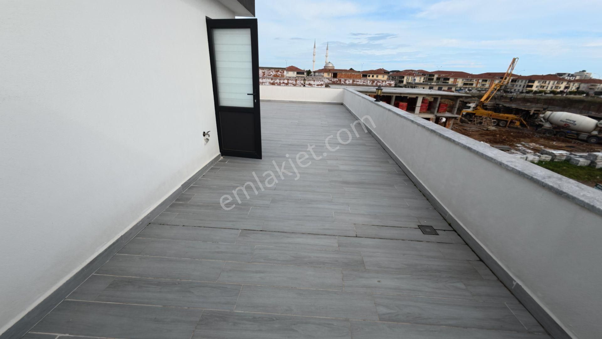 Sakarya Karasu'da Geniş Teraslı Bahçeli 3+1 Dubleks Villa - Görsel 30