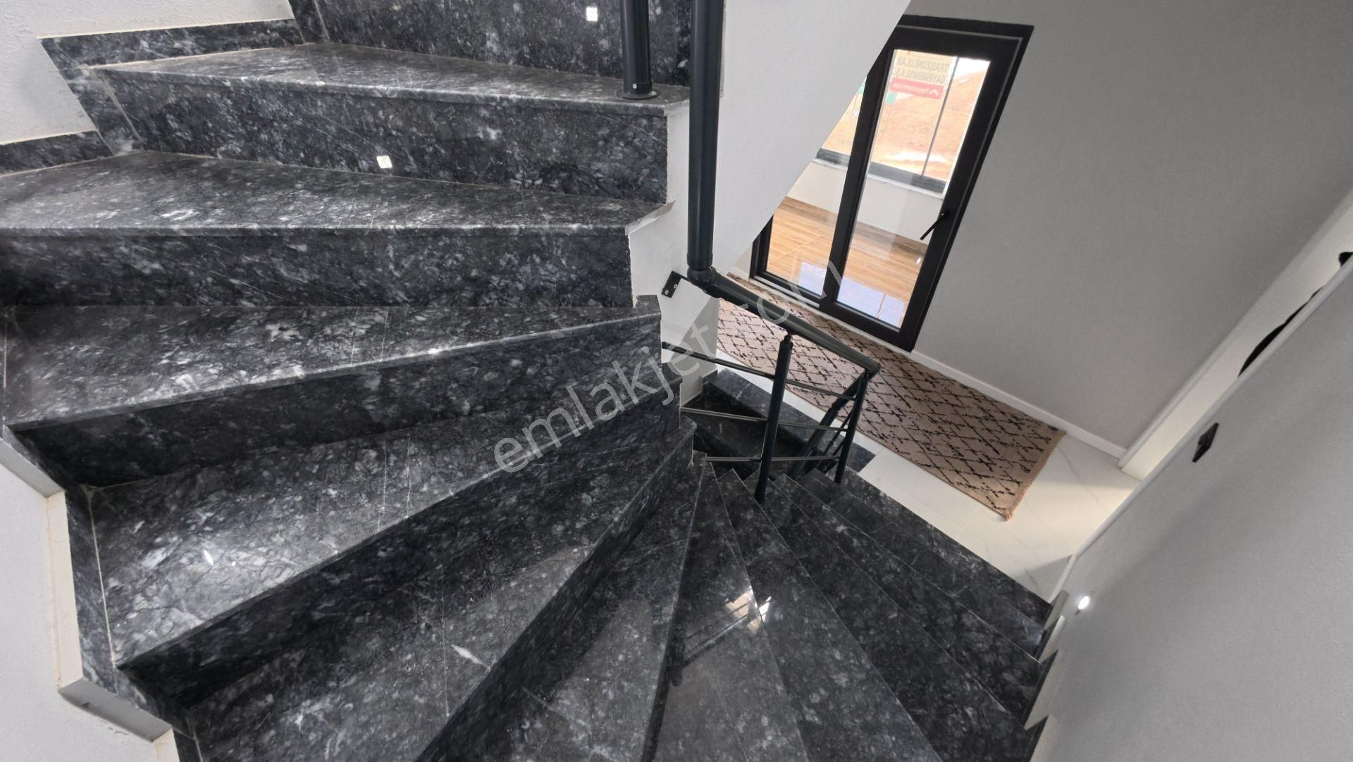 Sakarya Karasu'da Geniş Teraslı Bahçeli 3+1 Dubleks Villa - Görsel 28