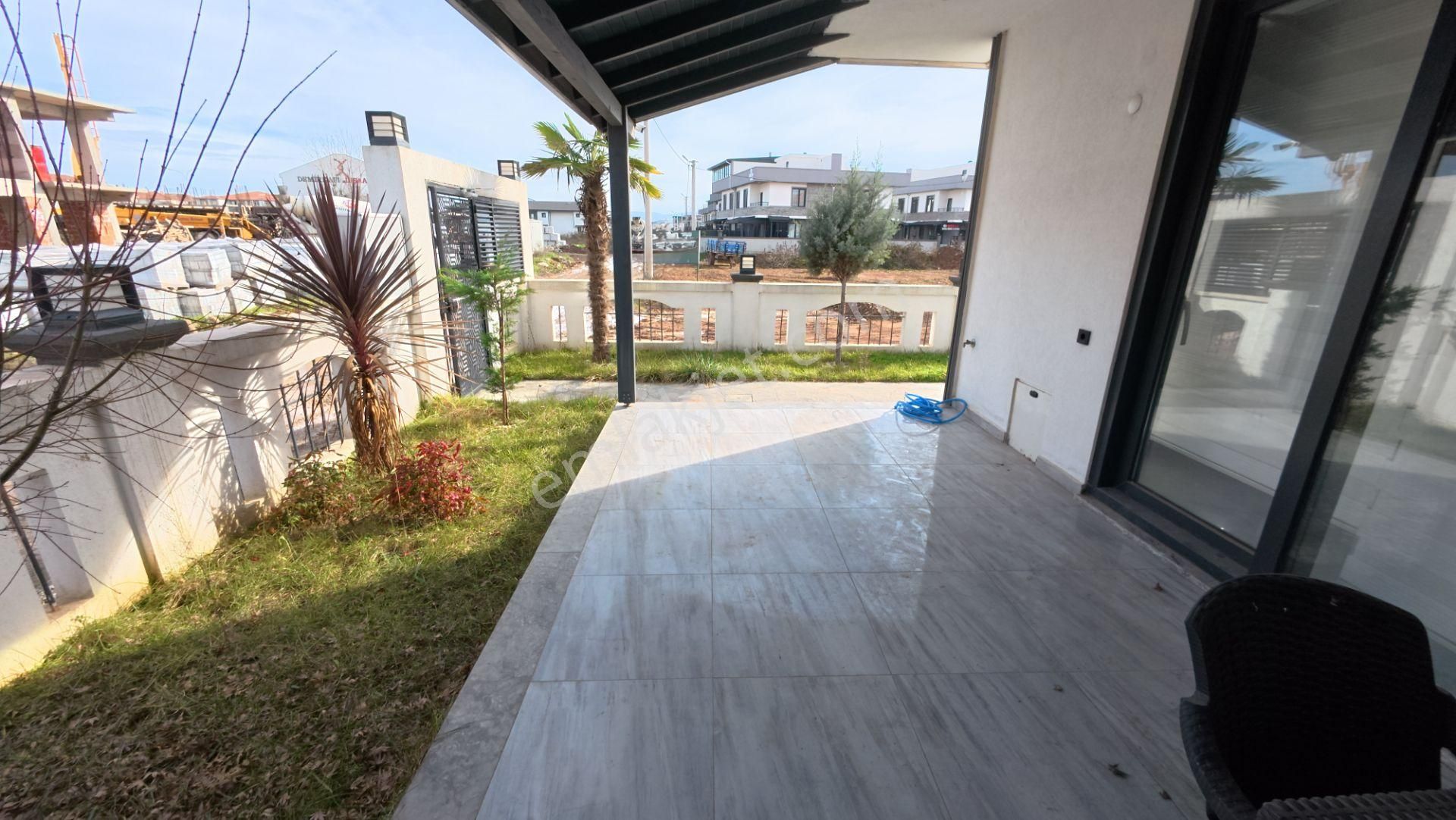 Sakarya Karasu'da Geniş Teraslı Bahçeli 3+1 Dubleks Villa - Görsel 3