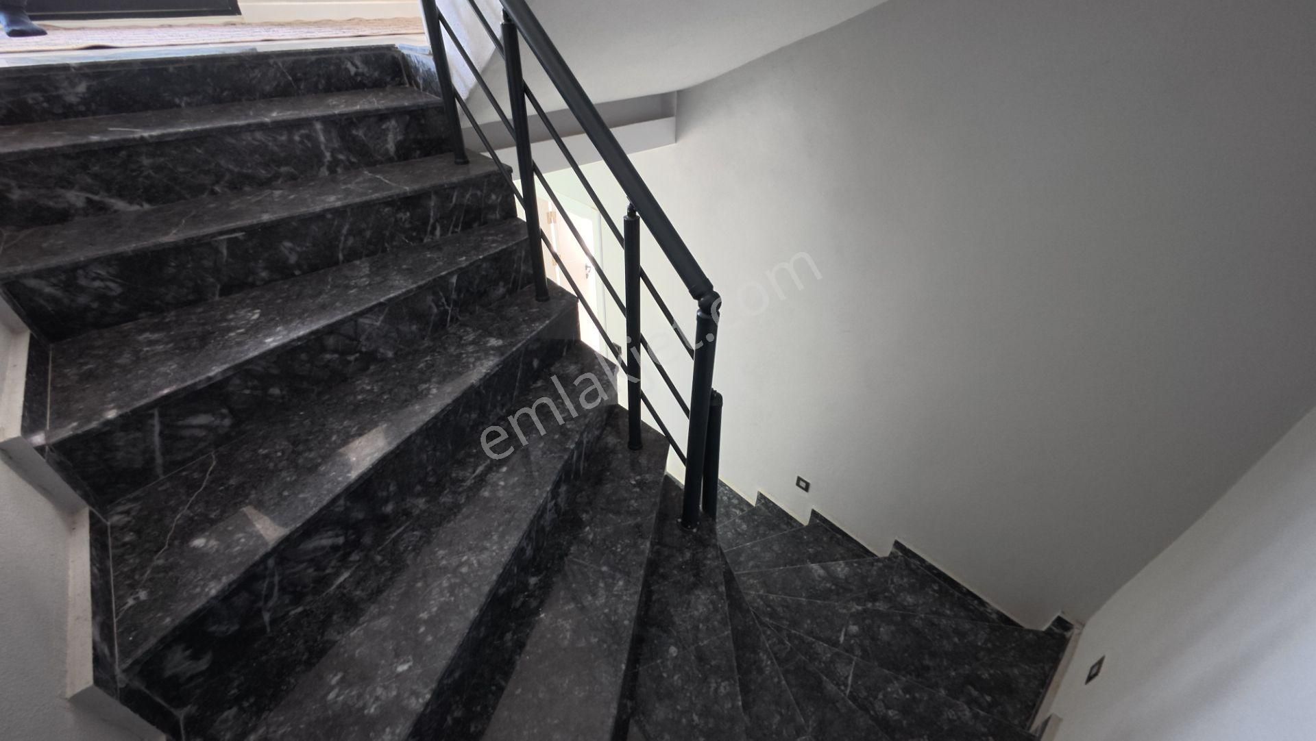 Sakarya Karasu'da Geniş Teraslı Bahçeli 3+1 Dubleks Villa - Görsel 16