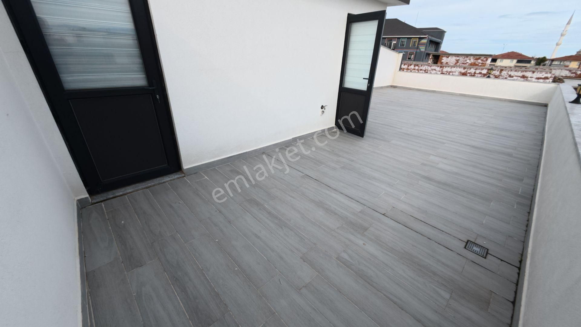 Sakarya Karasu'da Geniş Teraslı Bahçeli 3+1 Dubleks Villa - Görsel 29