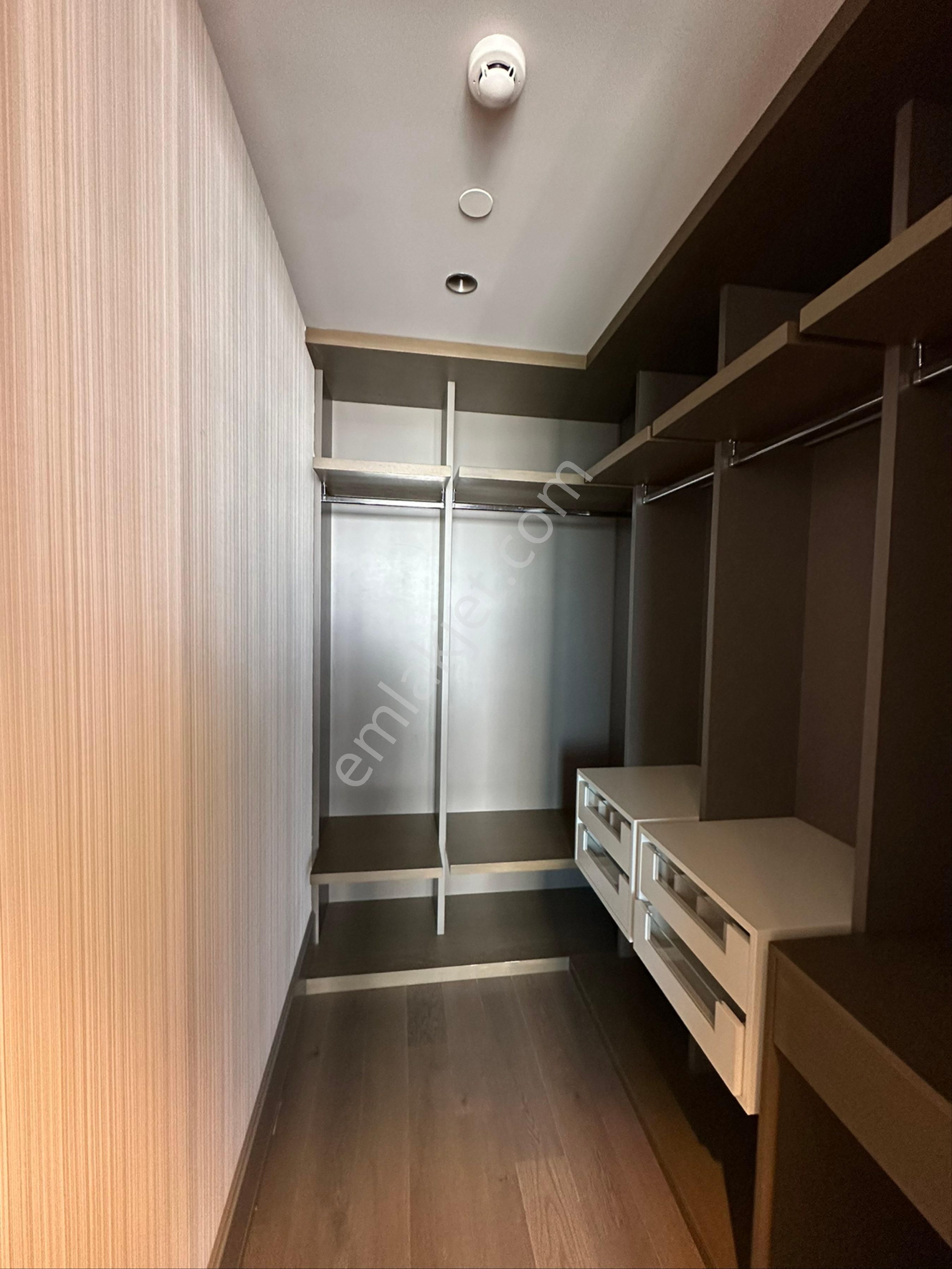 Çiğdem Emlaktan Yedimavide Kiralık Eşyalı 3+1 - Görsel 10