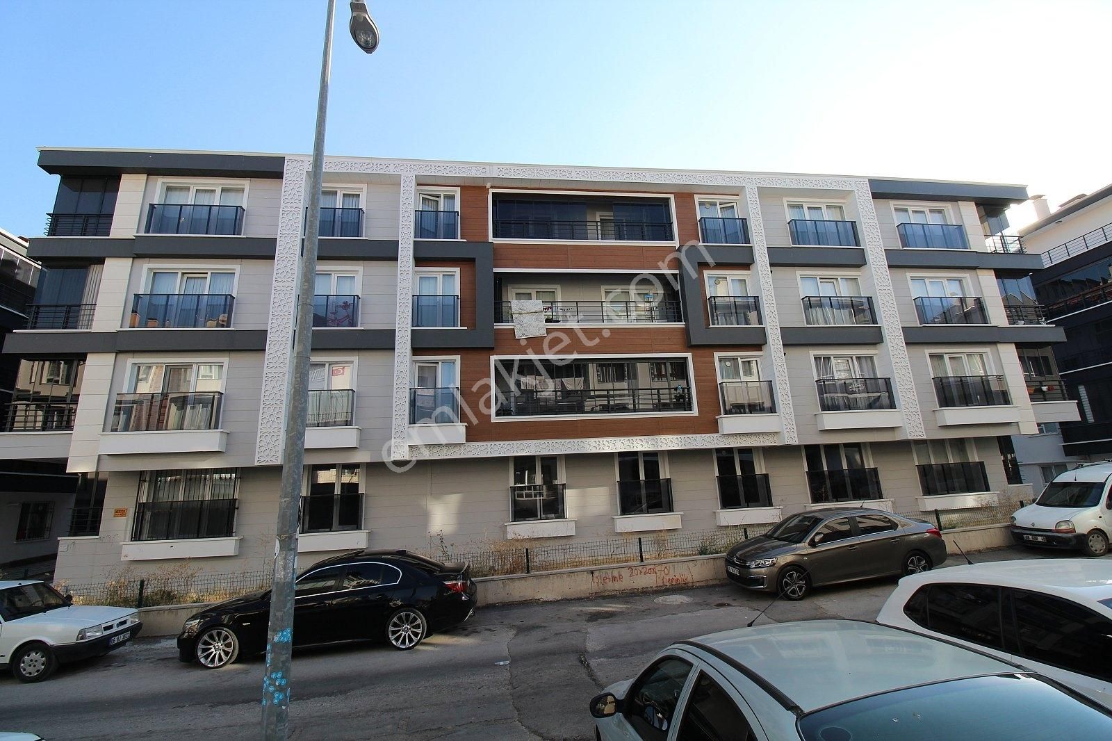 Keçiören'de Bulvar'a Yakın Taşınmaya Hazır Daire | Tekce