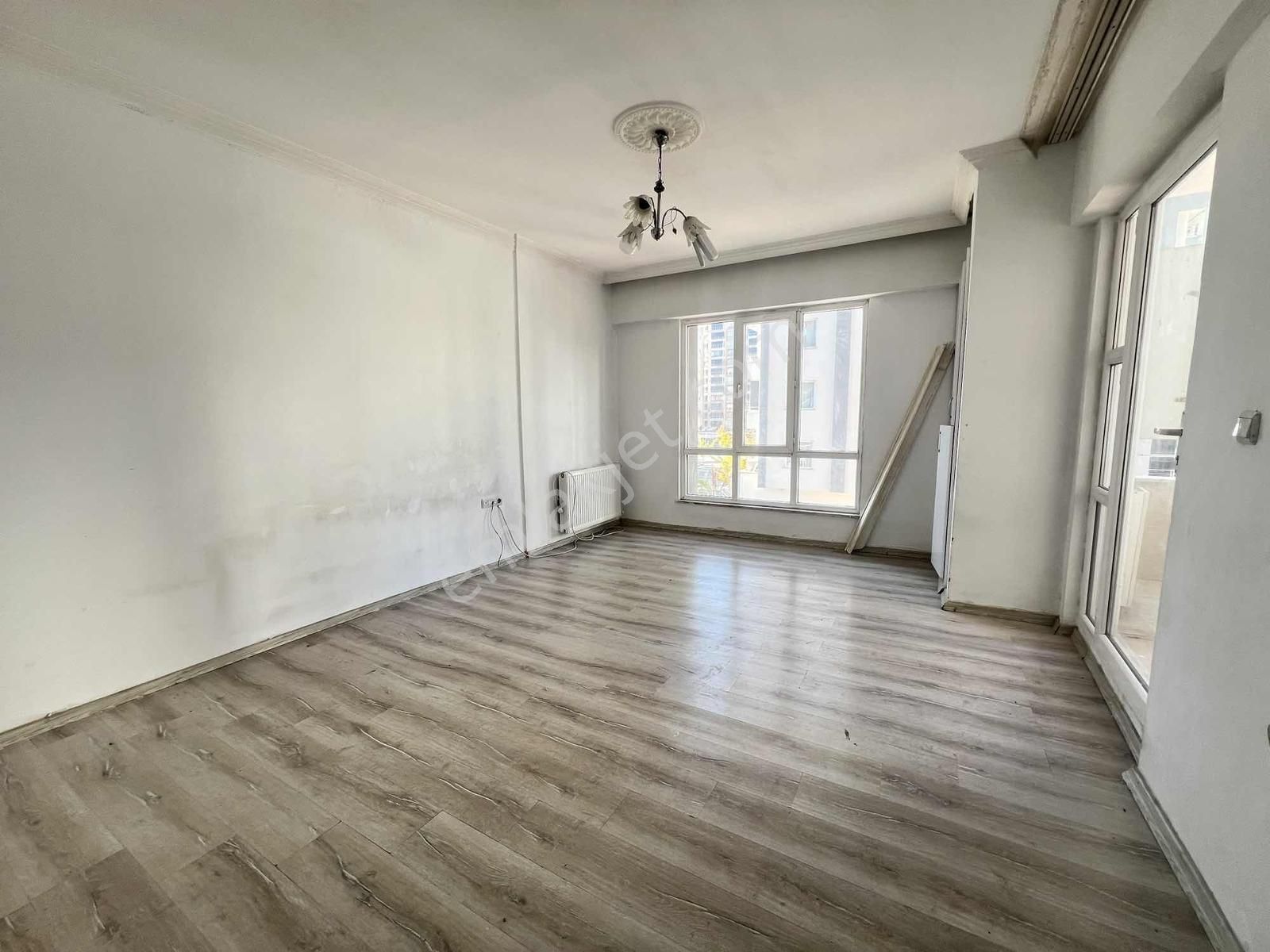 Konumdan Akkent'in Kalbinde Acil Satılık 2+1 Fırsat Daire