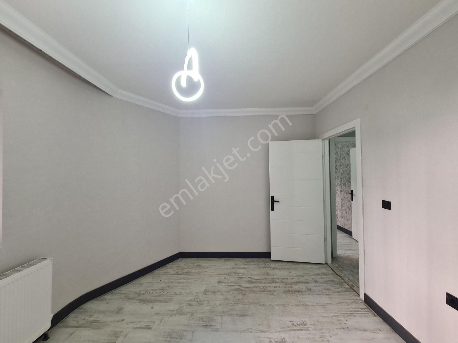 Karakeçili Caddesinde Full Yapılı Cepheleri Açık 4+1 Daire - Görsel 17
