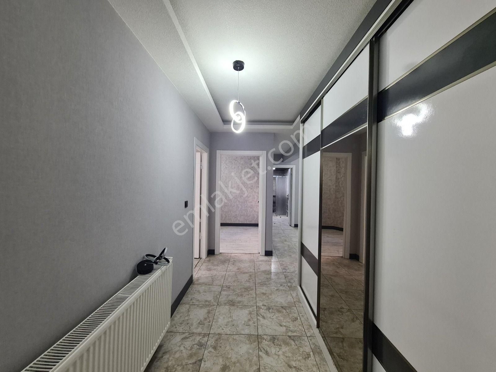 Karakeçili Caddesinde Full Yapılı Cepheleri Açık 4+1 Daire - Görsel 12