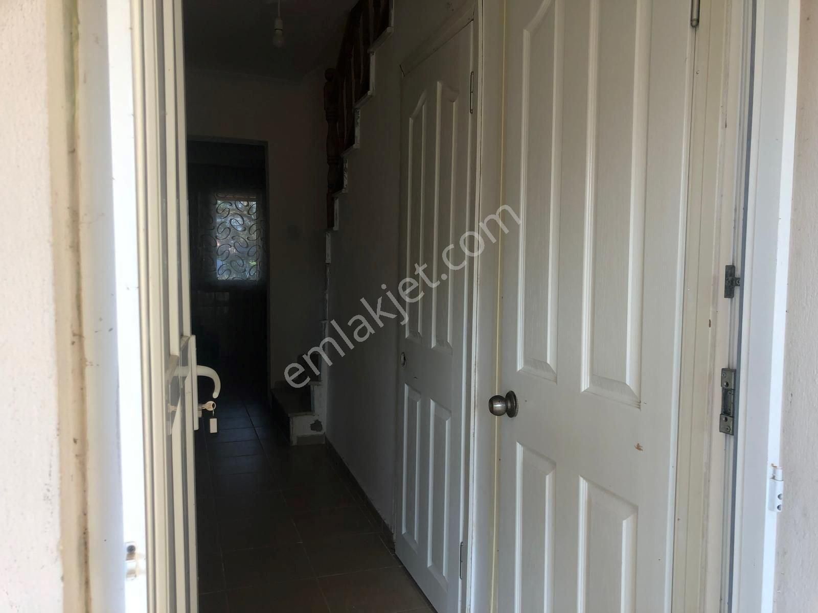 Altınova Öğretmenler Sitesinde Deniz Manzaralı Satılık Villa - Görsel 7