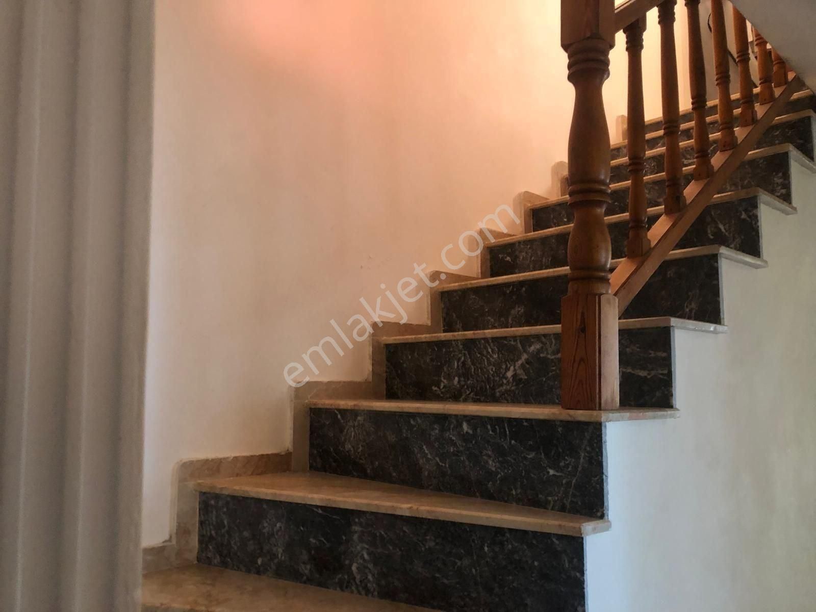 Altınova Öğretmenler Sitesinde Deniz Manzaralı Satılık Villa - Görsel 14